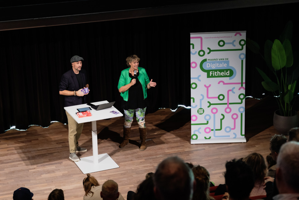 Marlous de Haan vertelt over de waaier Wijzer met schermtijd.